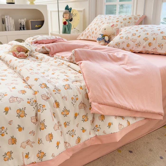 91家纺网 家纺一手货源 找家纺 悦织语 2026新款A类针织棉双层纱韩版夏被四件套空调被 兔兔爱果子