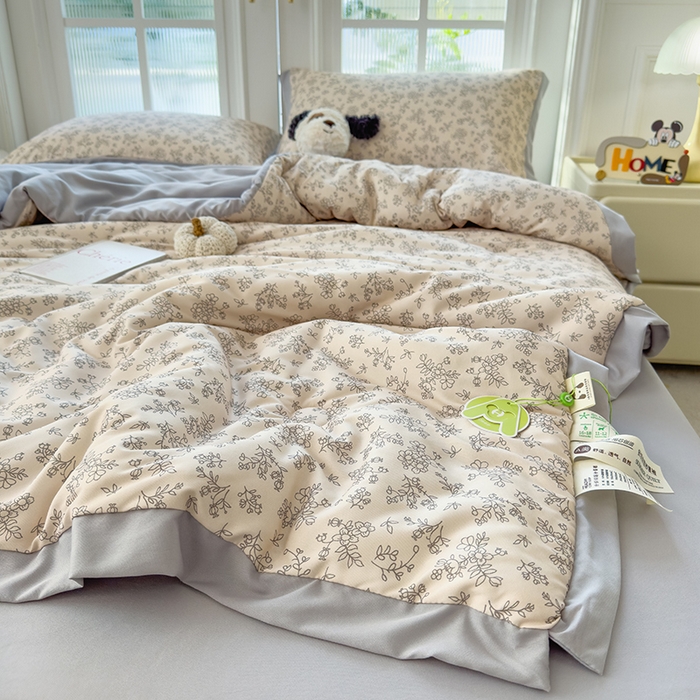 91家纺网 家纺一手货源 找家纺 悦织语 2026新款A类针织棉双层纱韩版夏被四件套空调被 春日序