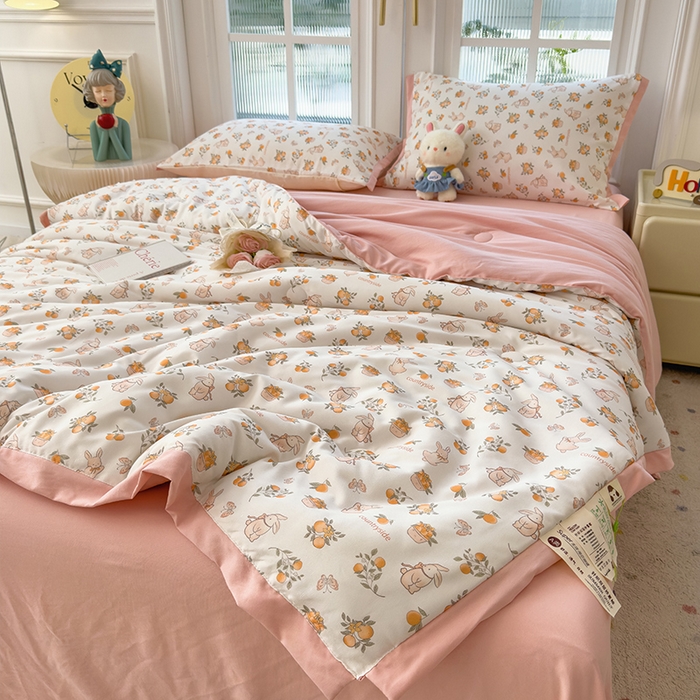 91家纺网 家纺一手货源 找家纺 悦织语 2026新款A类针织棉双层纱韩版夏被四件套空调被 兔兔爱果子