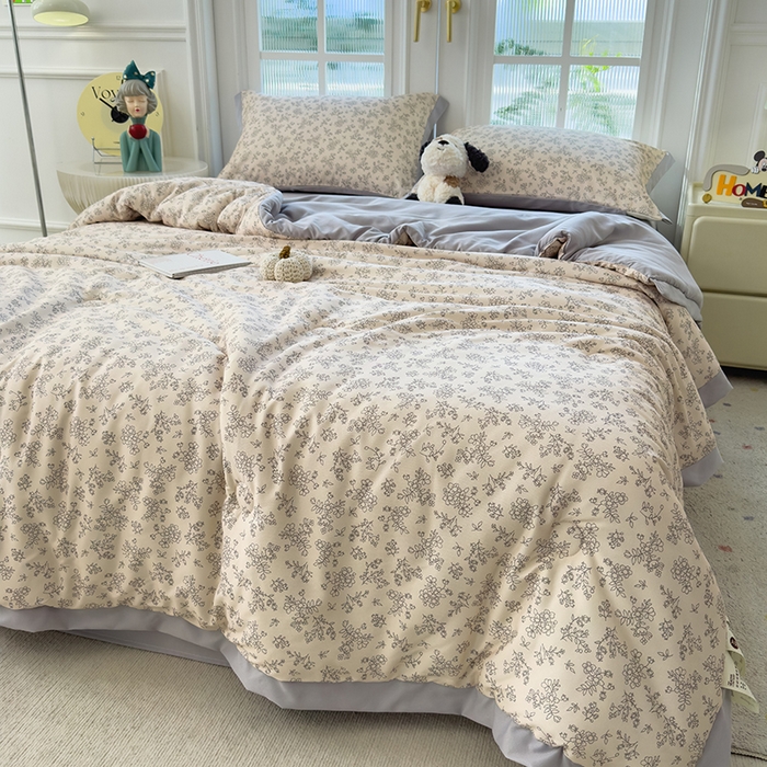 91家纺网 家纺一手货源 找家纺 悦织语 2026新款A类针织棉双层纱韩版夏被四件套空调被 春日序