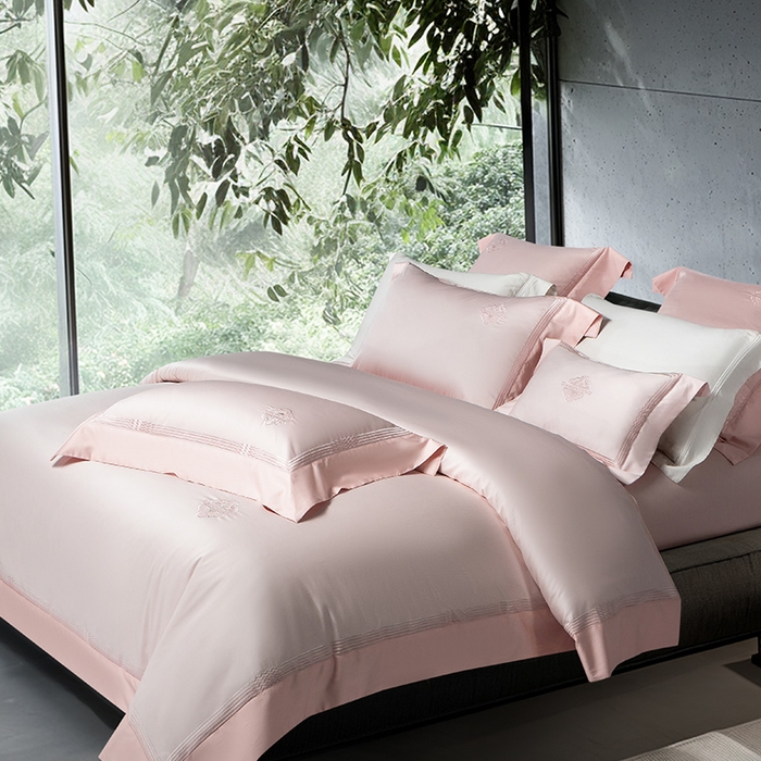 91家纺网 家纺一手货源 找家纺 诗黛尔家纺 2026春夏新款 高端长绒棉刺绣 柏林系列 柏林-落樱粉