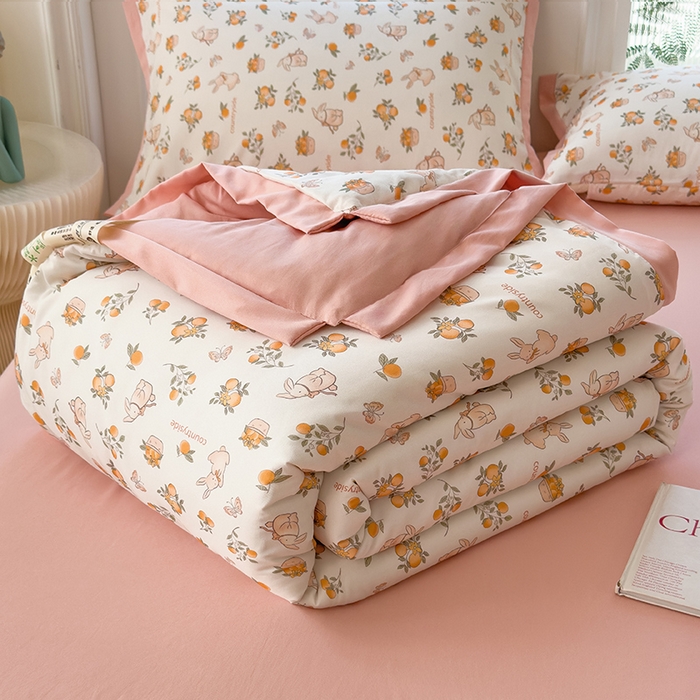 91家纺网 家纺一手货源 找家纺 悦织语 2026新款A类针织棉双层纱韩版夏被四件套空调被 兔兔爱果子