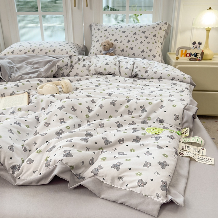 91家纺网 家纺一手货源 找家纺 悦织语 2026新款A类针织棉双层纱韩版夏被四件套空调被 晚安熊