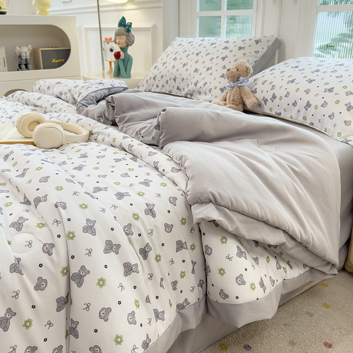 91家纺网 家纺一手货源 找家纺 悦织语 2026新款A类针织棉双层纱韩版夏被四件套空调被 晚安熊