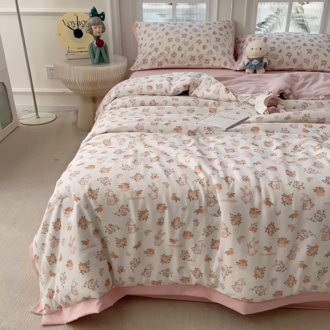 91家纺网 家纺一手货源 找家纺 悦织语 2026新款A类针织棉双层纱韩版夏被四件套空调被 兔兔爱果子