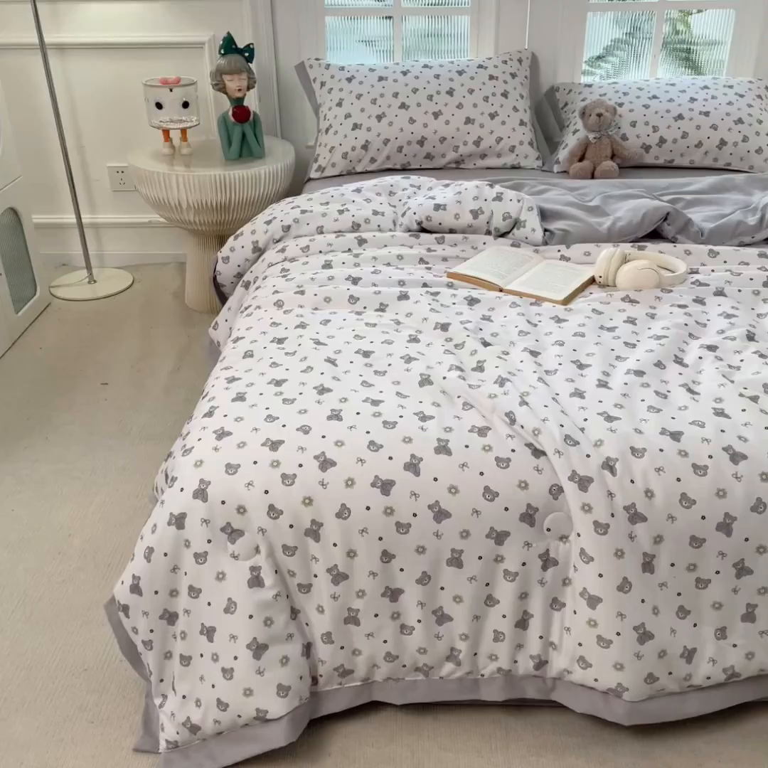 91家纺网 家纺一手货源 找家纺 悦织语 2026新款A类针织棉双层纱韩版夏被四件套空调被 晚安熊