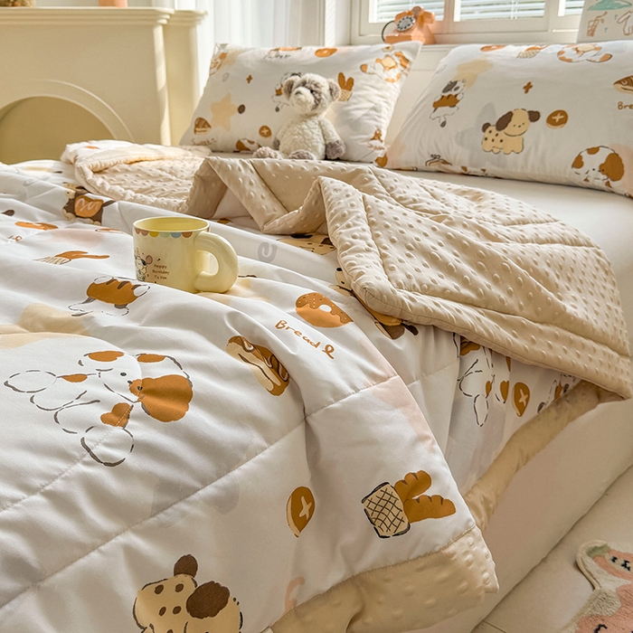 91家纺网 家纺一手货源 找家纺 悦织语 2026新款水洗棉双层纱豆豆被大豆夏凉被 米洛狗狗