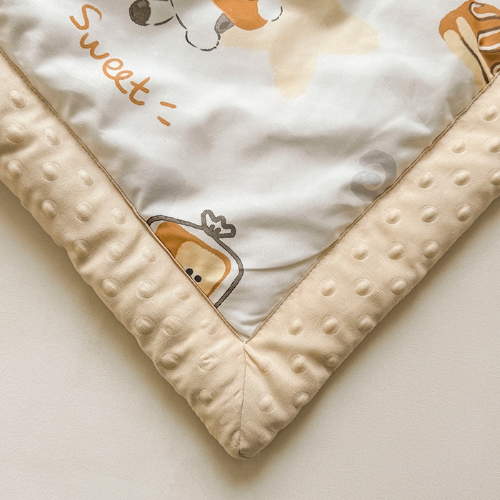 91家纺网 家纺一手货源 找家纺 悦织语 2026新款水洗棉双层纱豆豆被大豆夏凉被 米洛狗狗