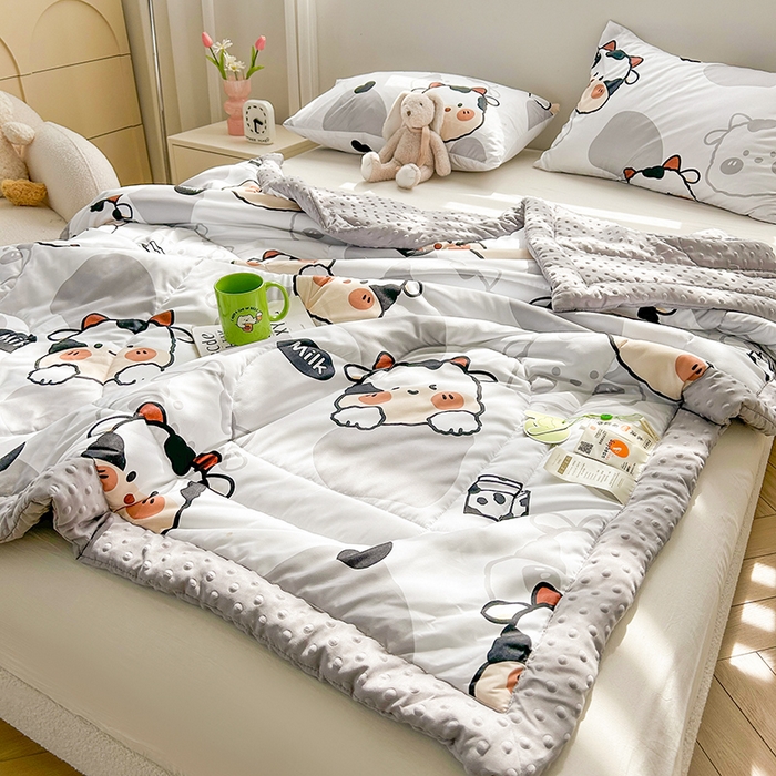 91家纺网 家纺一手货源 找家纺 悦织语 2026新款水洗棉双层纱豆豆被大豆夏凉被 软萌妞妞