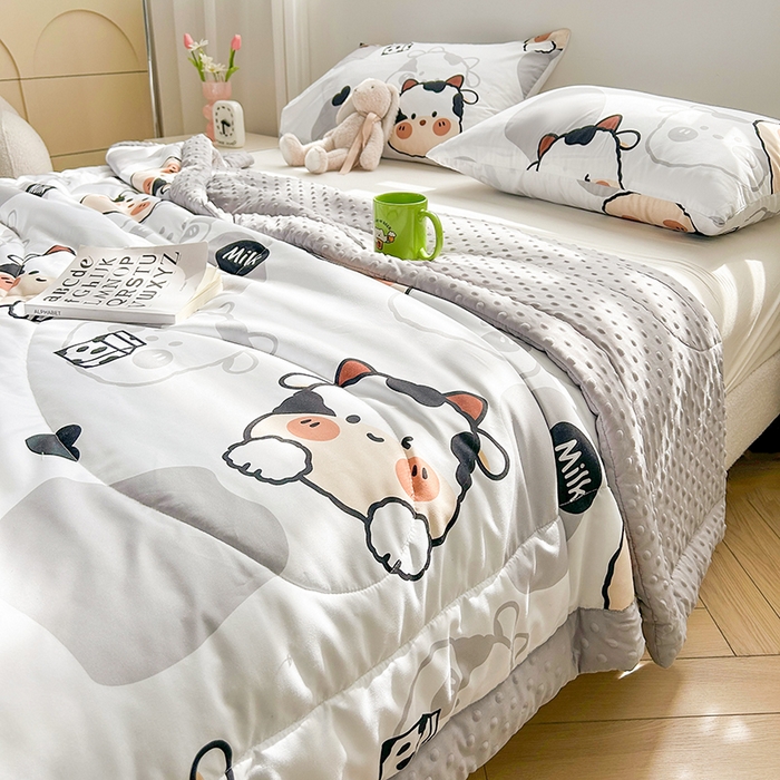 91家纺网 家纺一手货源 找家纺 悦织语 2026新款水洗棉双层纱豆豆被大豆夏凉被 软萌妞妞