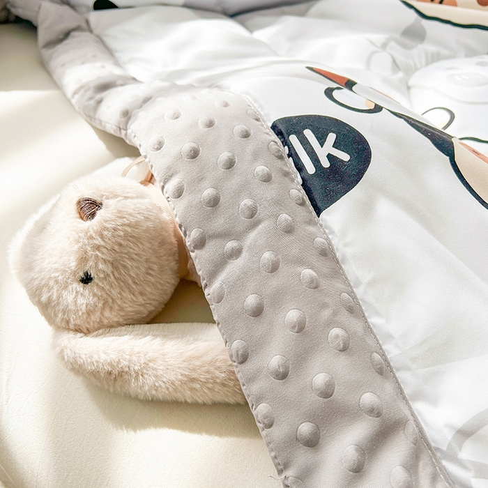 91家纺网 家纺一手货源 找家纺 悦织语 2026新款水洗棉双层纱豆豆被大豆夏凉被 软萌妞妞