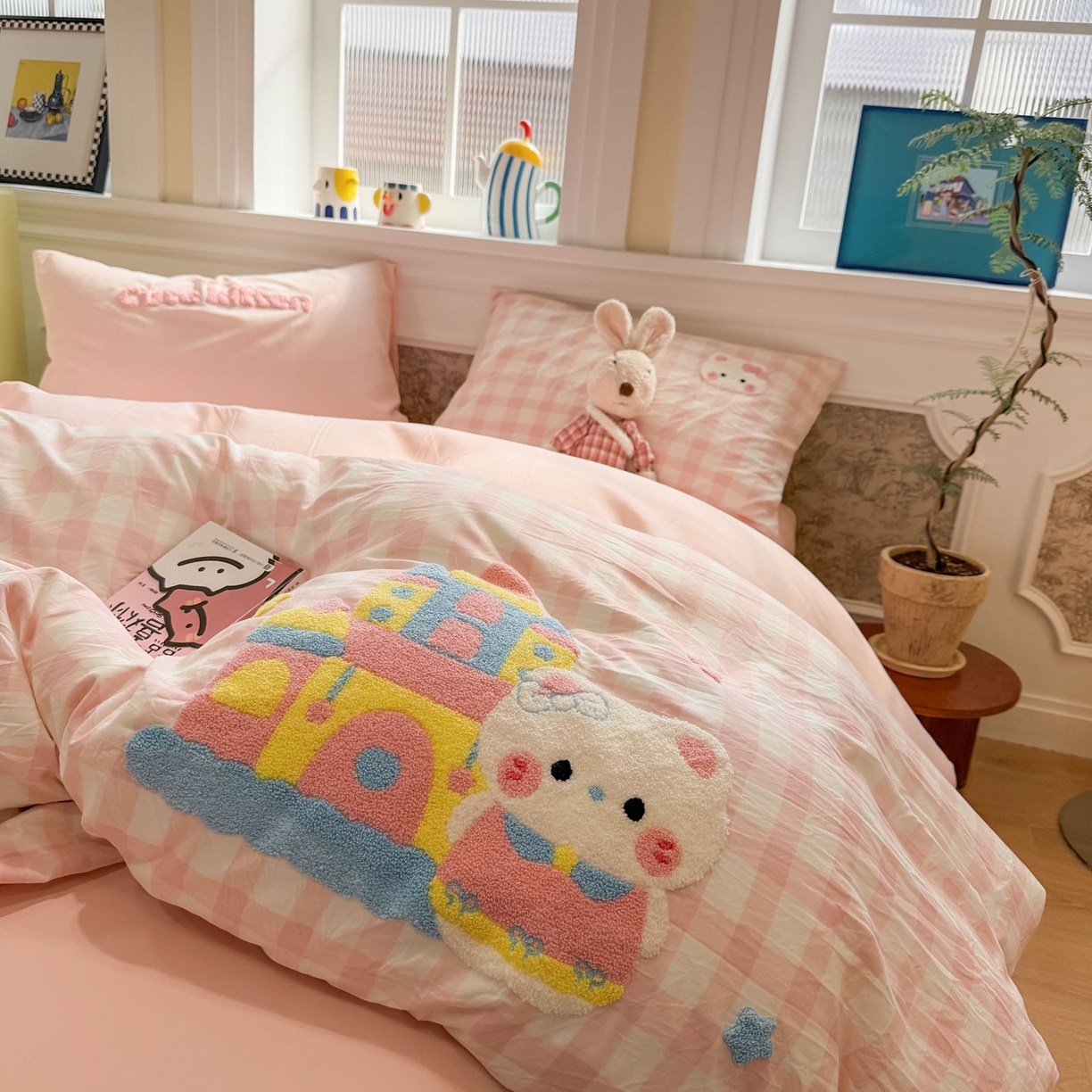 91家纺网 家纺一手货源 找家纺 我心家纺 2026新款水洗棉毛巾绣四件套 公主猫-粉格