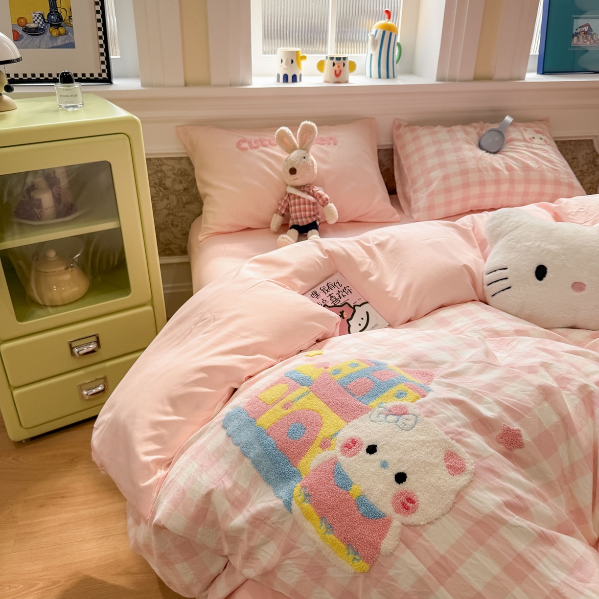 91家纺网 家纺一手货源 找家纺 我心家纺 2026新款水洗棉毛巾绣四件套 公主猫-粉格