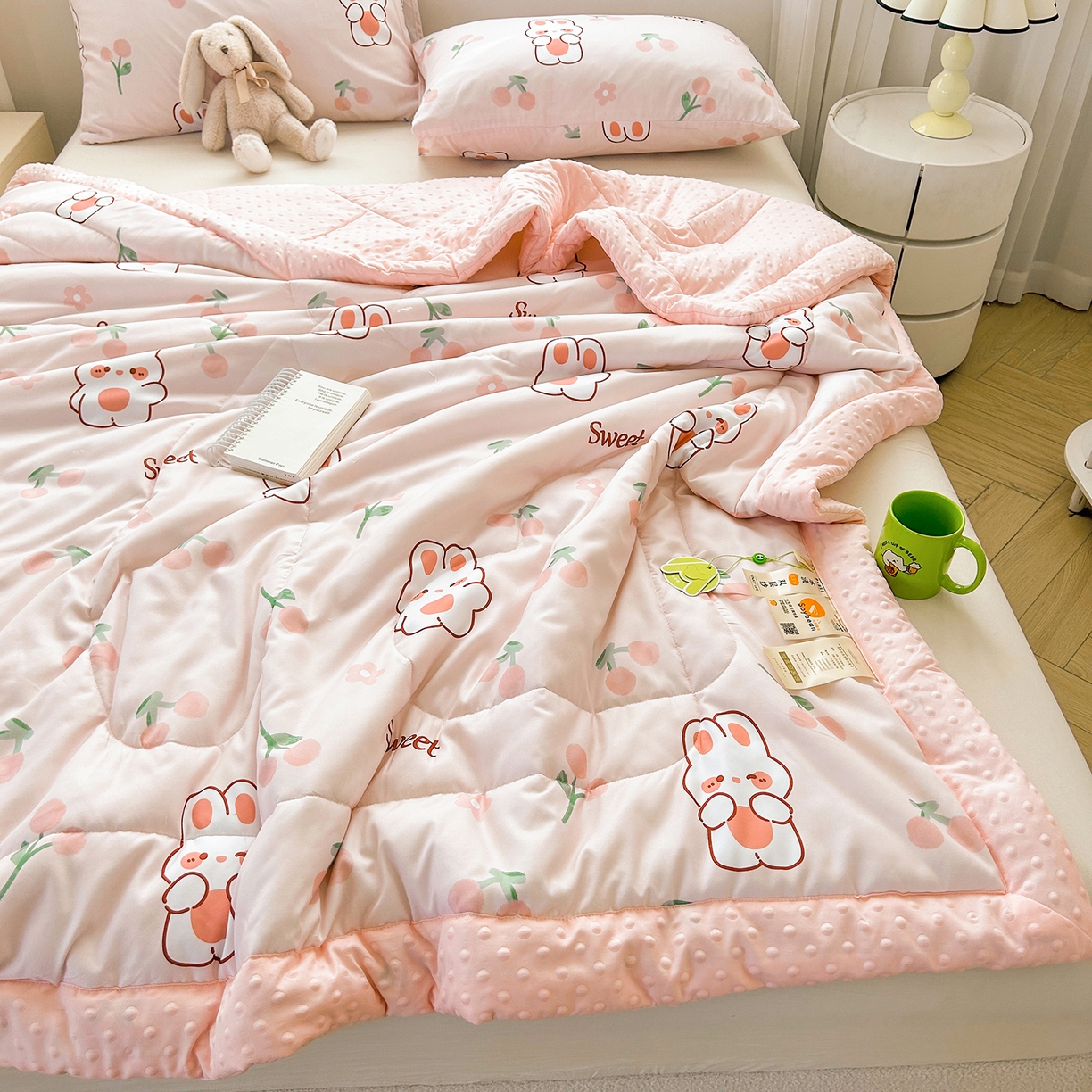 91家纺网 家纺一手货源 找家纺 （总）悦织语 2026新款A类水洗棉双层纱豆豆被大豆夏凉被