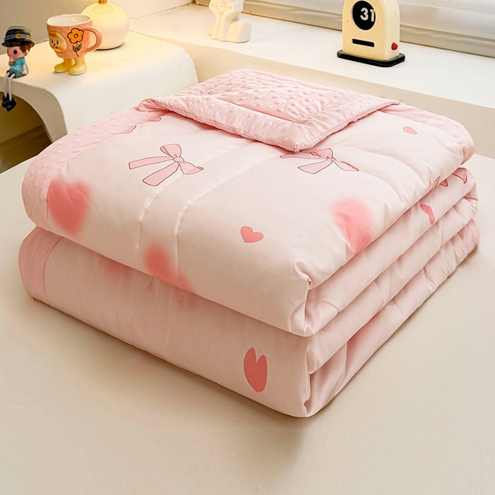 91家纺网 家纺一手货源 找家纺 悦织语 2026新款水洗棉双层纱豆豆被大豆夏凉被 甜蜜约会