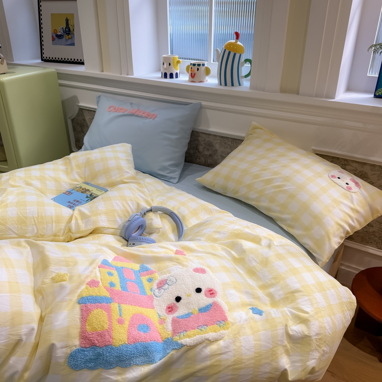 91家纺网 家纺一手货源 找家纺 我心家纺 2026新款水洗棉毛巾绣四件套 公主猫-黄格