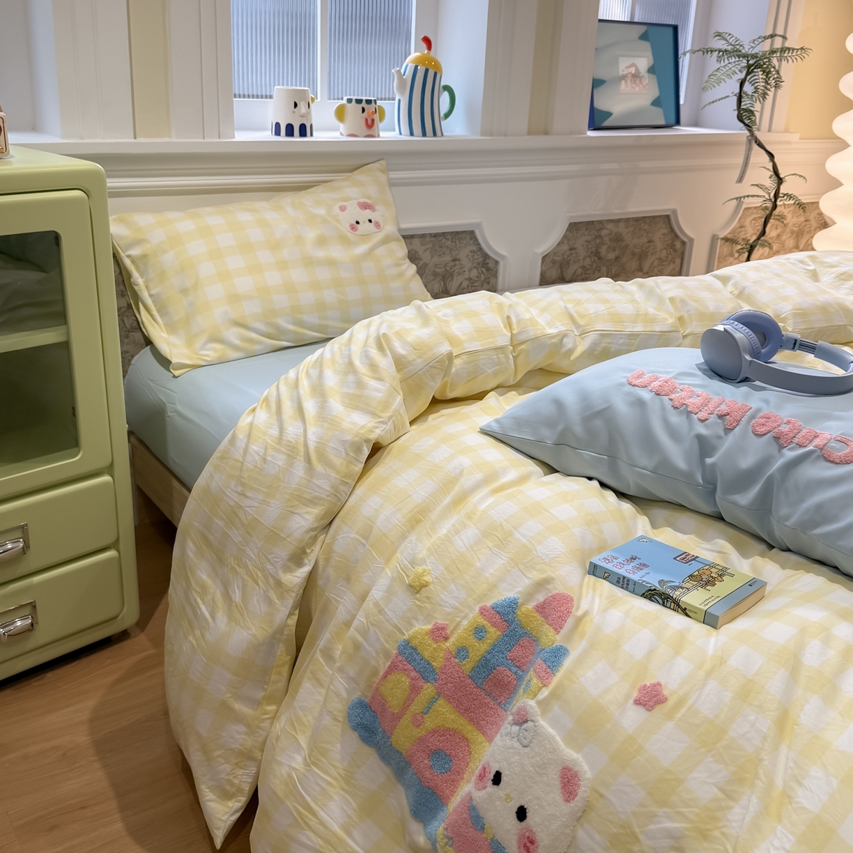 91家纺网 家纺一手货源 找家纺 我心家纺 2026新款水洗棉毛巾绣四件套 公主猫-黄格