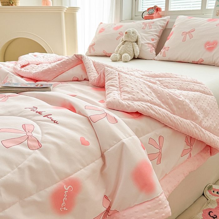 91家纺网 家纺一手货源 找家纺 悦织语 2026新款水洗棉双层纱豆豆被大豆夏凉被 甜蜜约会