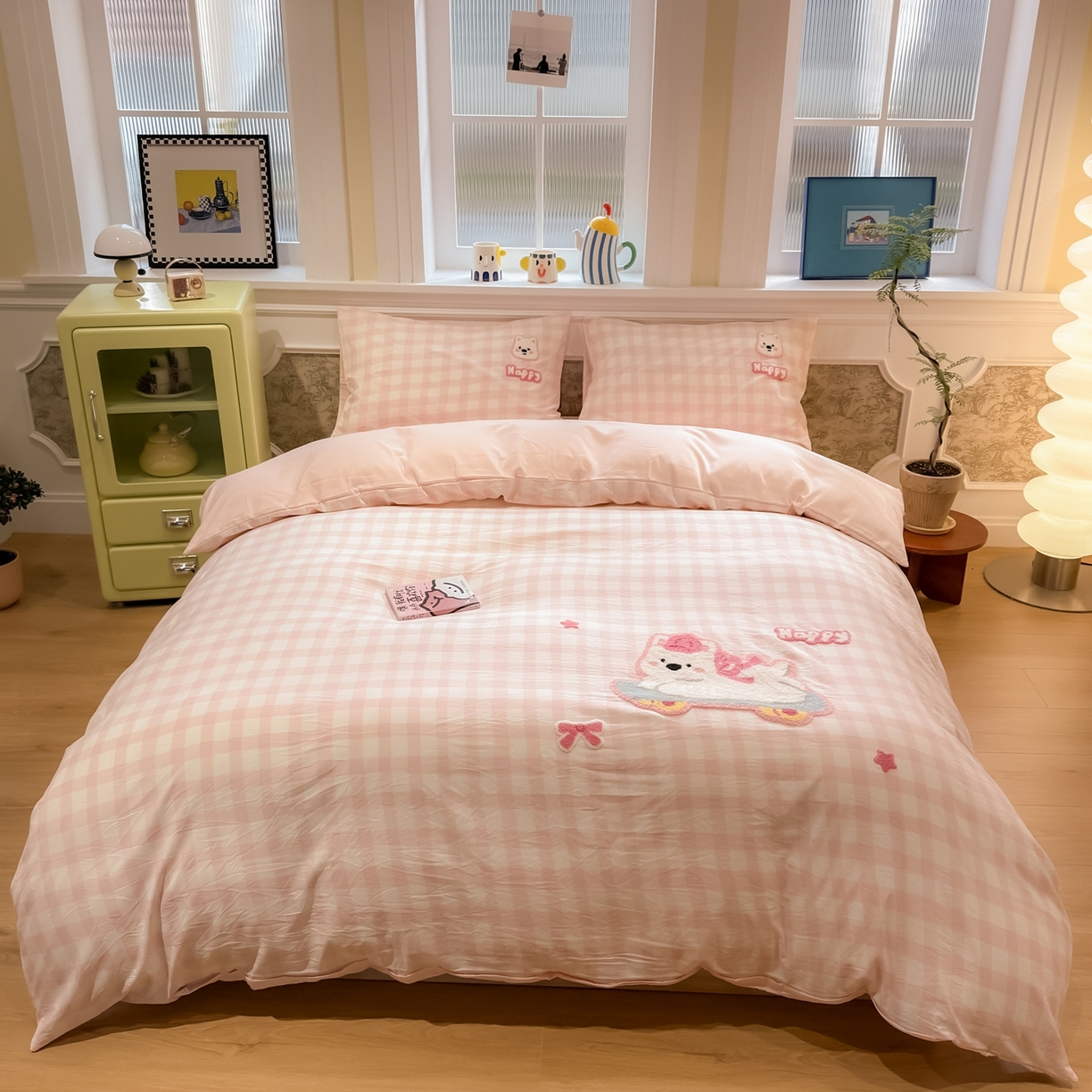 91家纺网 家纺一手货源 找家纺 我心家纺 2026新款水洗棉毛巾绣四件套 滑板西高地-粉格