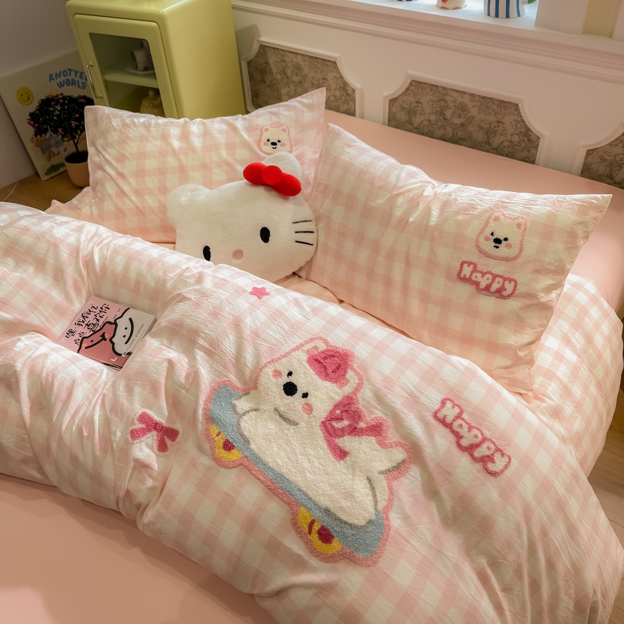 91家纺网 家纺一手货源 找家纺 我心家纺 2026新款水洗棉毛巾绣四件套 滑板西高地-粉格