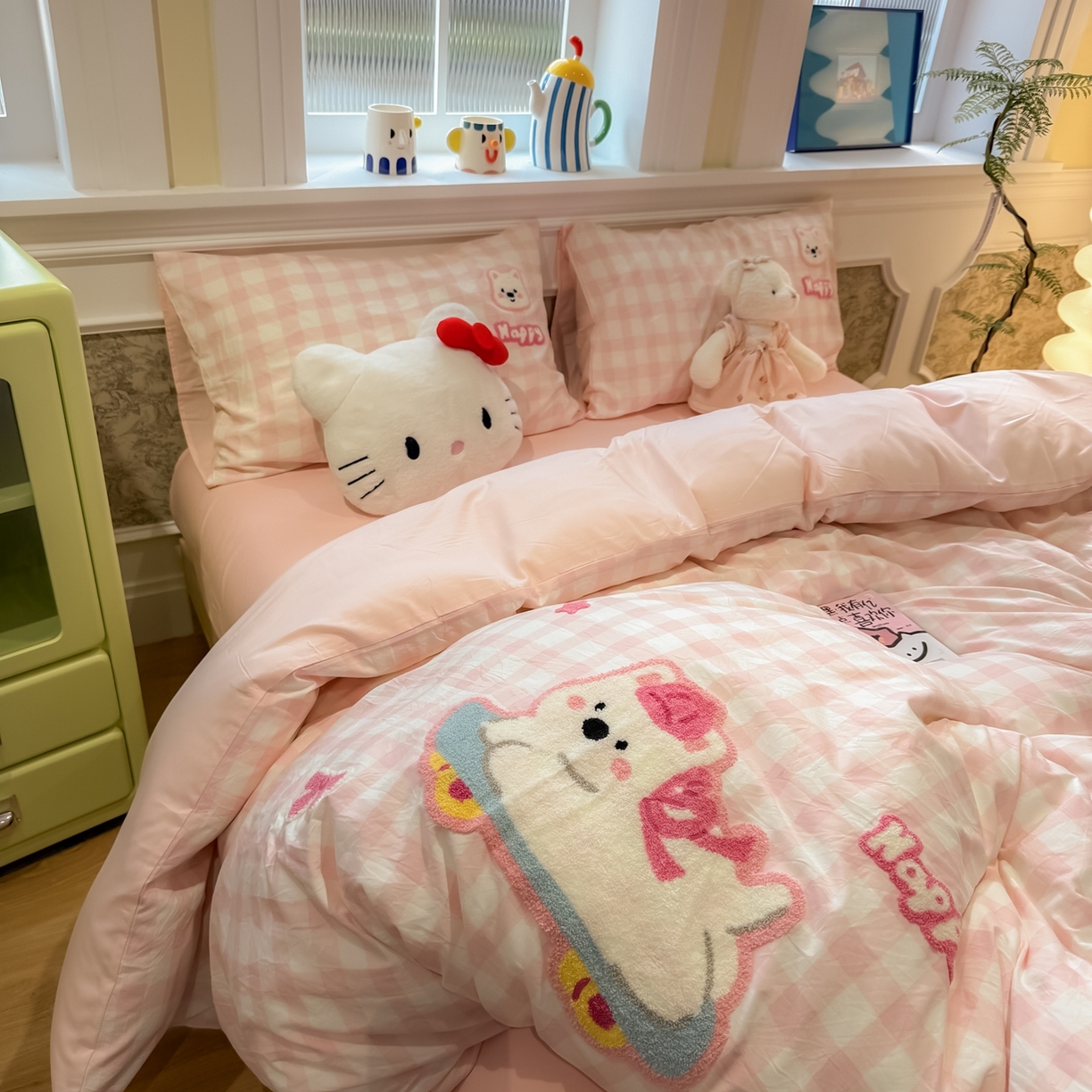 91家纺网 家纺一手货源 找家纺 我心家纺 2026新款水洗棉毛巾绣四件套 滑板西高地-粉格