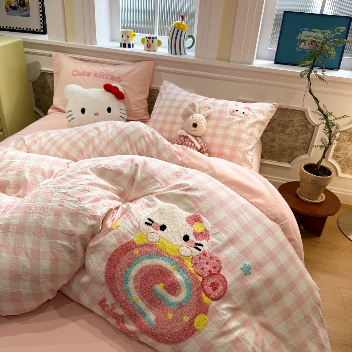 91家纺网 家纺一手货源 找家纺 我心家纺 2026新款水洗棉毛巾绣四件套 猫咪瑞士卷-粉格