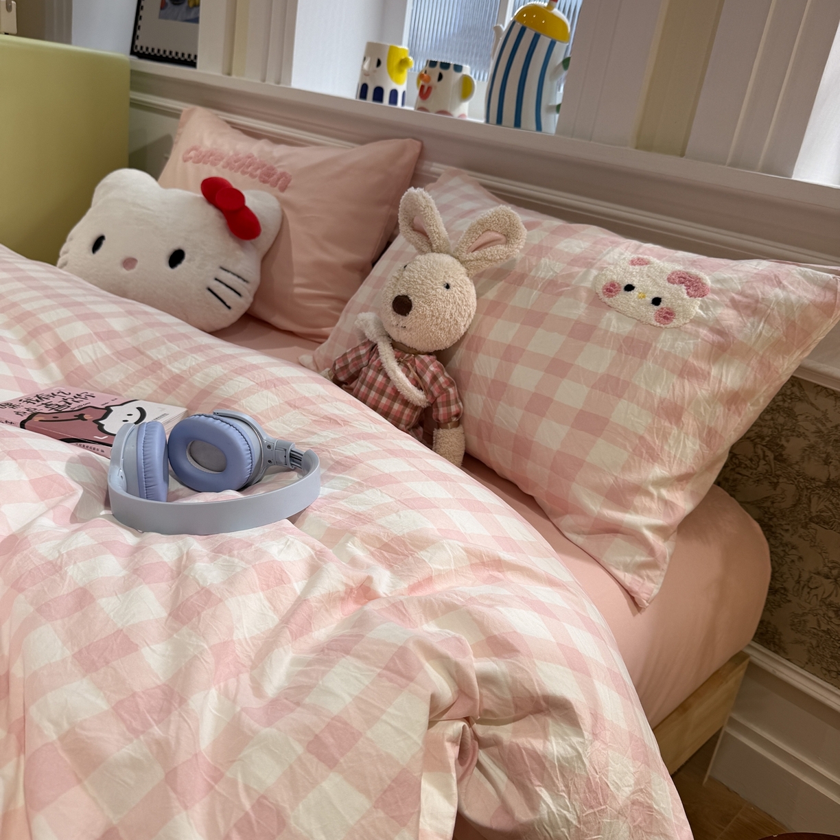 91家纺网 家纺一手货源 找家纺 我心家纺 2026新款水洗棉毛巾绣四件套 猫咪瑞士卷-粉格