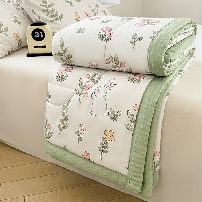 91家纺网 家纺一手货源 找家纺 悦织语 2026新款水洗棉双层纱豆豆被大豆夏凉被 微醺兔兔