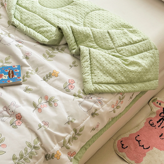 91家纺网 家纺一手货源 找家纺 悦织语 2026新款水洗棉双层纱豆豆被大豆夏凉被 微醺兔兔