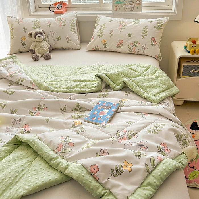 91家纺网 家纺一手货源 找家纺 悦织语 2026新款水洗棉双层纱豆豆被大豆夏凉被 微醺兔兔