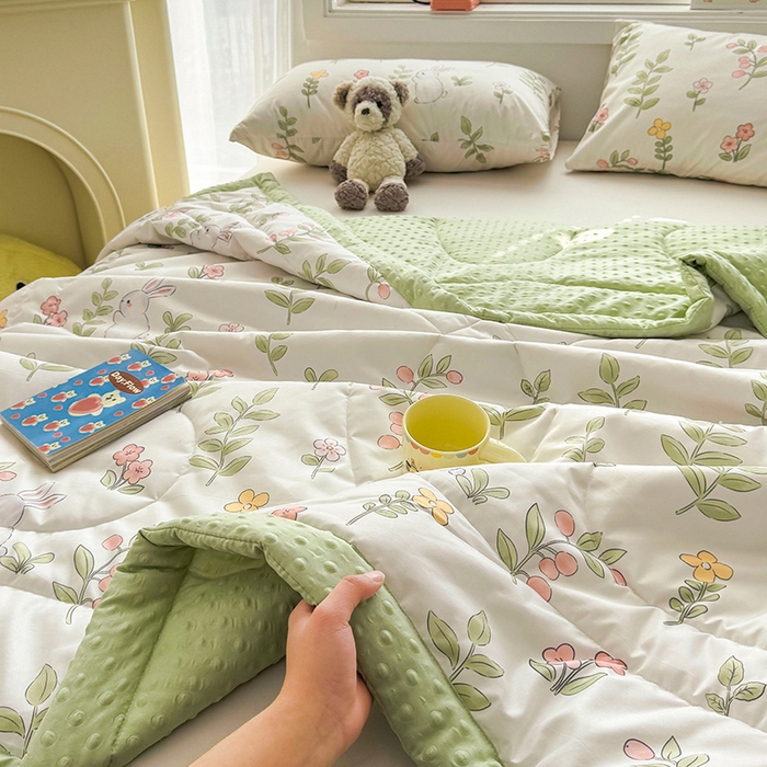 91家纺网 家纺一手货源 找家纺 悦织语 2026新款水洗棉双层纱豆豆被大豆夏凉被 微醺兔兔