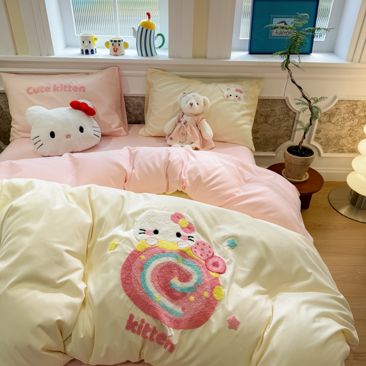 91家纺网 家纺一手货源 找家纺 我心家纺 2026新款水洗棉毛巾绣四件套 猫咪瑞士卷-米黄