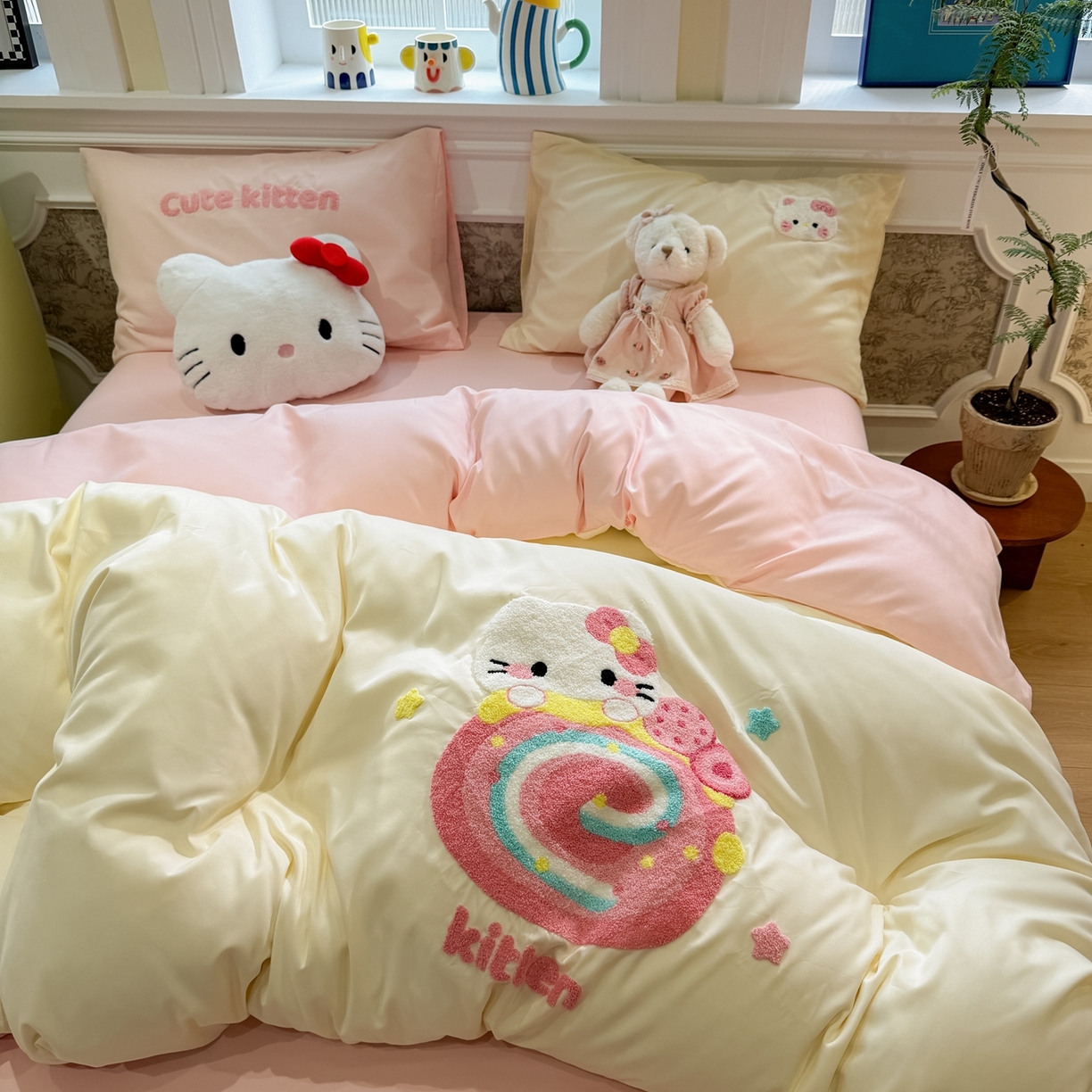 91家纺网 家纺一手货源 找家纺 我心家纺 2026新款水洗棉毛巾绣四件套 猫咪瑞士卷-米黄