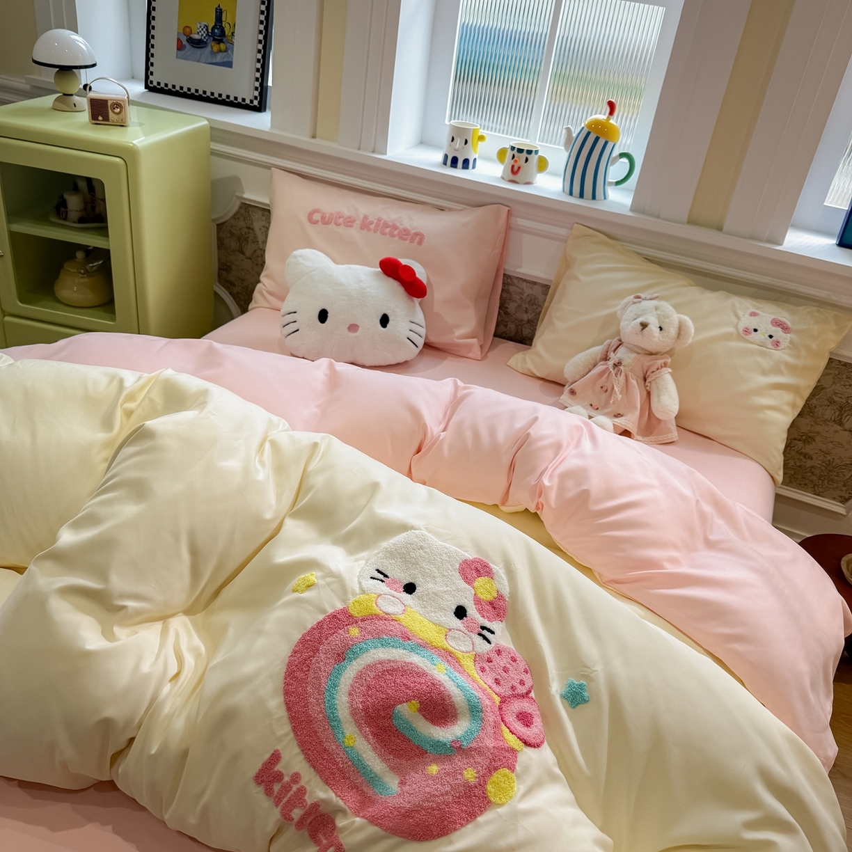 91家纺网 家纺一手货源 找家纺 我心家纺 2026新款水洗棉毛巾绣四件套 猫咪瑞士卷-米黄