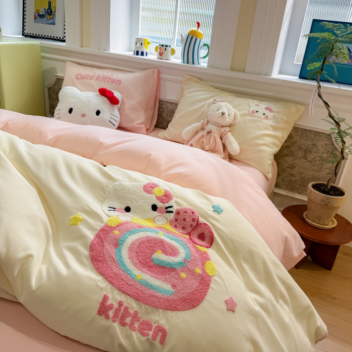 91家纺网 家纺一手货源 找家纺 我心家纺 2026新款水洗棉毛巾绣四件套 猫咪瑞士卷-米黄