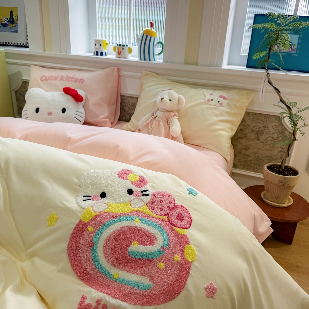 91家纺网 家纺一手货源 找家纺 我心家纺 2026新款水洗棉毛巾绣四件套 猫咪瑞士卷-米黄