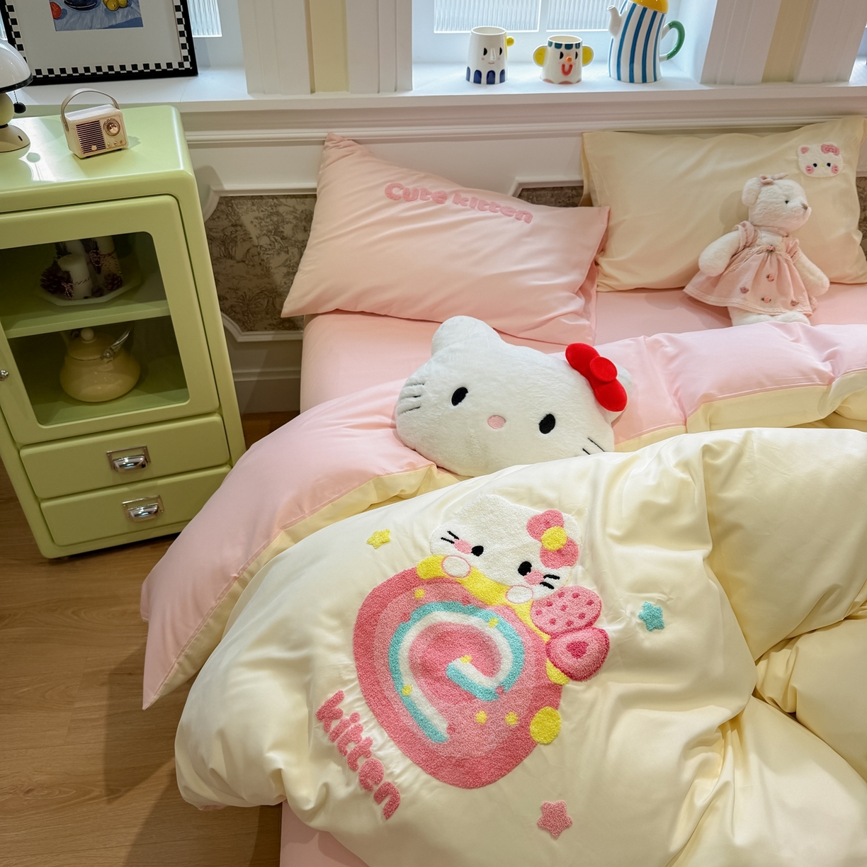 91家纺网 家纺一手货源 找家纺 我心家纺 2026新款水洗棉毛巾绣四件套 猫咪瑞士卷-米黄