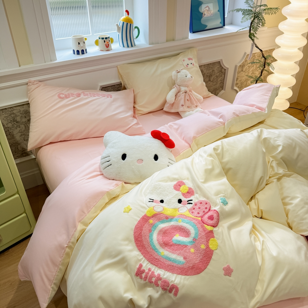 91家纺网 家纺一手货源 找家纺 我心家纺 2026新款水洗棉毛巾绣四件套 猫咪瑞士卷-米黄