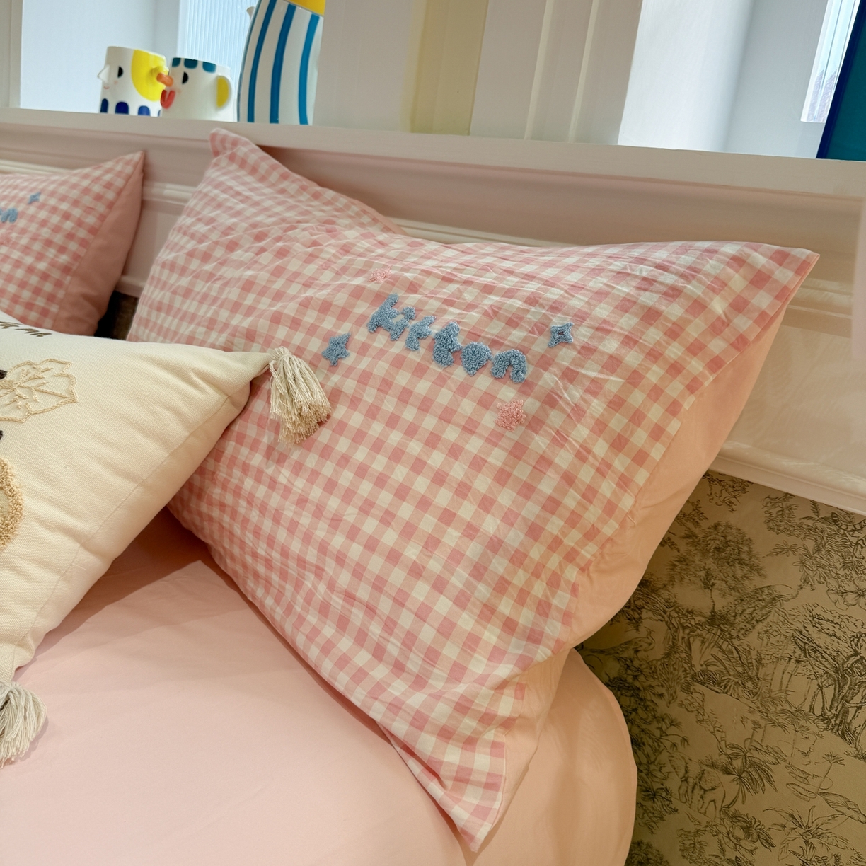 91家纺网 家纺一手货源 找家纺 我心家纺 2026新款水洗棉毛巾绣四件套 美梦小猫-粉格