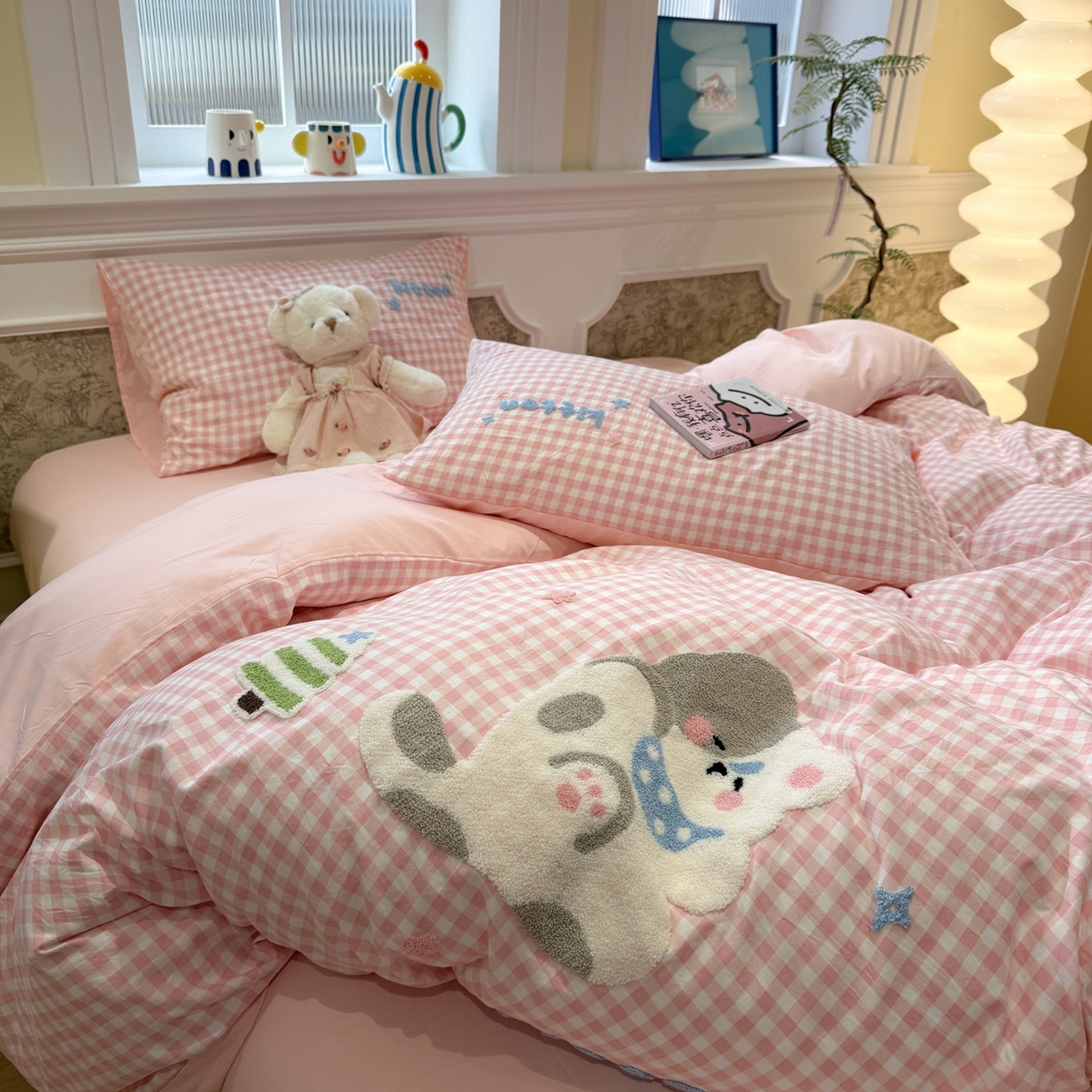 91家纺网 家纺一手货源 找家纺 我心家纺 2026新款水洗棉毛巾绣四件套 美梦小猫-粉格