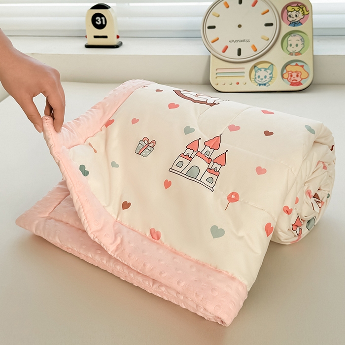 91家纺网 家纺一手货源 找家纺 悦织语 2026新款水洗棉双层纱豆豆被大豆夏凉被 旋转木马