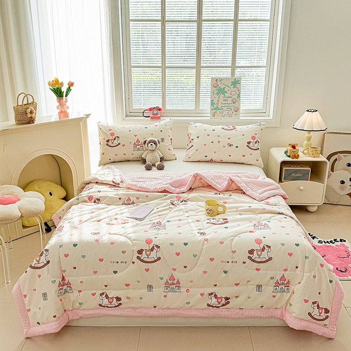 91家纺网 家纺一手货源 找家纺 悦织语 2026新款水洗棉双层纱豆豆被大豆夏凉被 旋转木马