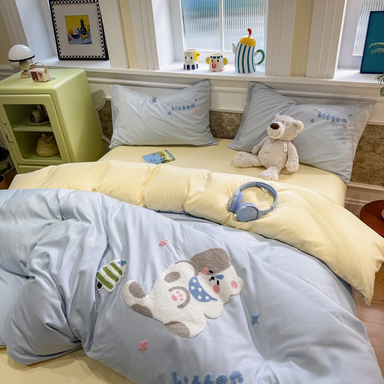 91家纺网 家纺一手货源 找家纺 我心家纺 2026新款水洗棉毛巾绣四件套 美梦小猫-蓝黄