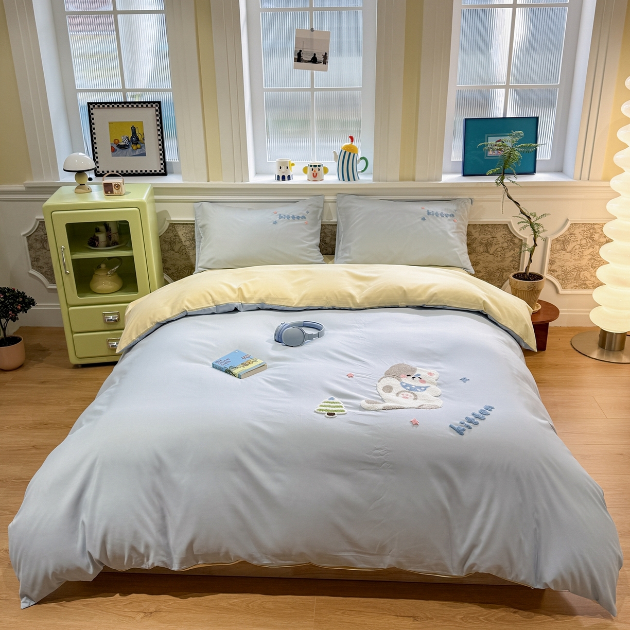 91家纺网 家纺一手货源 找家纺 我心家纺 2026新款水洗棉毛巾绣四件套 美梦小猫-蓝黄