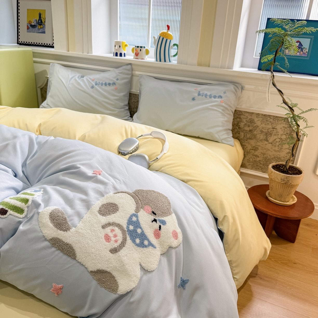 91家纺网 家纺一手货源 找家纺 我心家纺 2026新款水洗棉毛巾绣四件套 美梦小猫-蓝黄