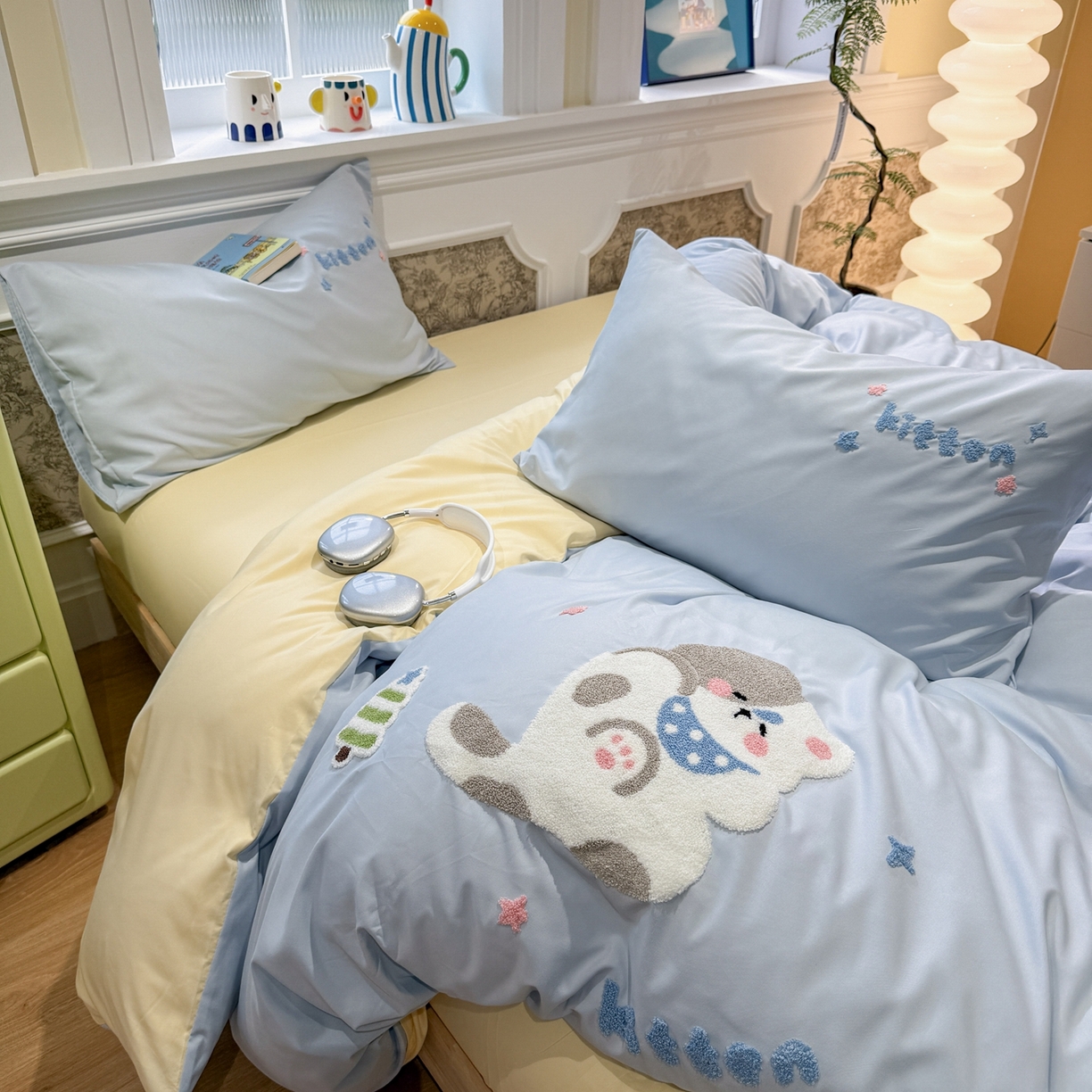 91家纺网 家纺一手货源 找家纺 我心家纺 2026新款水洗棉毛巾绣四件套 美梦小猫-蓝黄