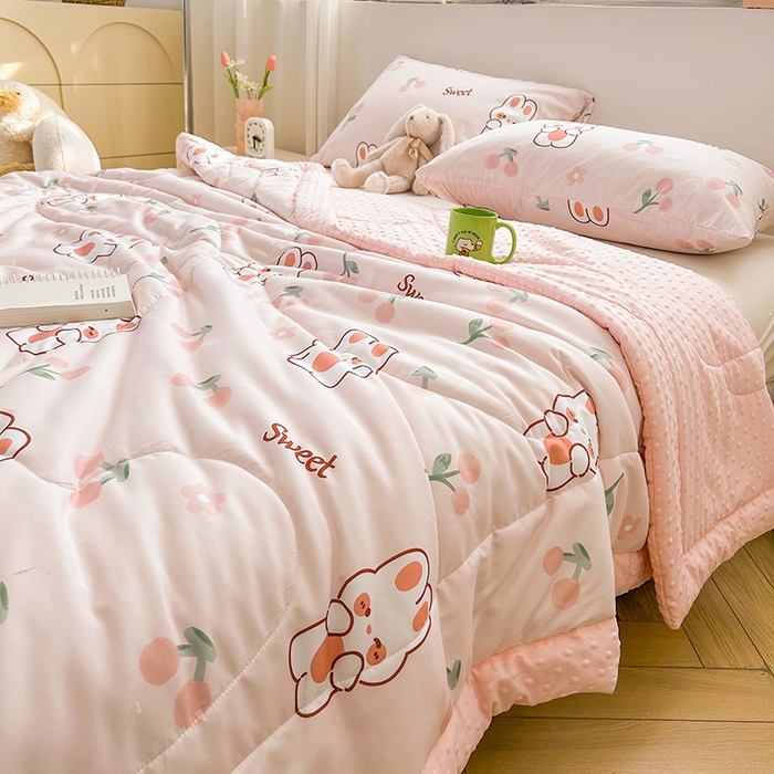 91家纺网 家纺一手货源 找家纺 悦织语 2026新款水洗棉双层纱豆豆被大豆夏凉被 樱桃兔兔