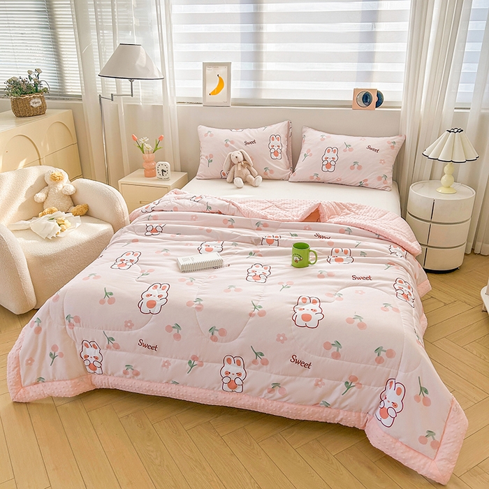 91家纺网 家纺一手货源 找家纺 悦织语 2026新款水洗棉双层纱豆豆被大豆夏凉被 樱桃兔兔