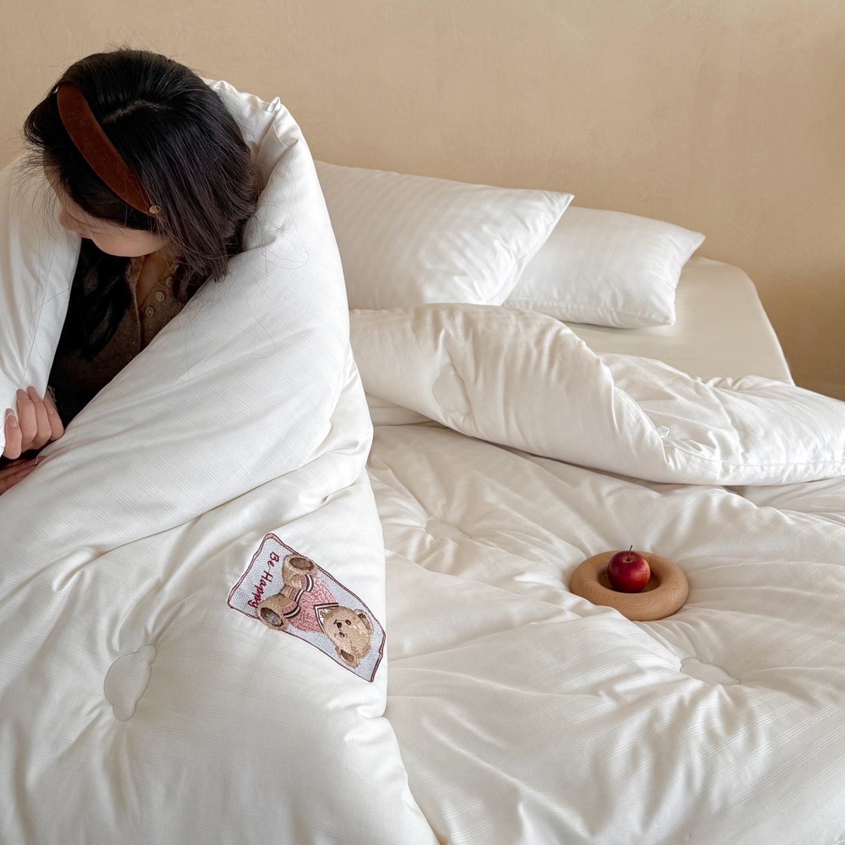 91家纺网 家纺一手货源 找家纺 （总）鹿班家居 2026新款40S全棉小提花55%提花大豆被被子被芯-小熊物语（标准会员-20元）