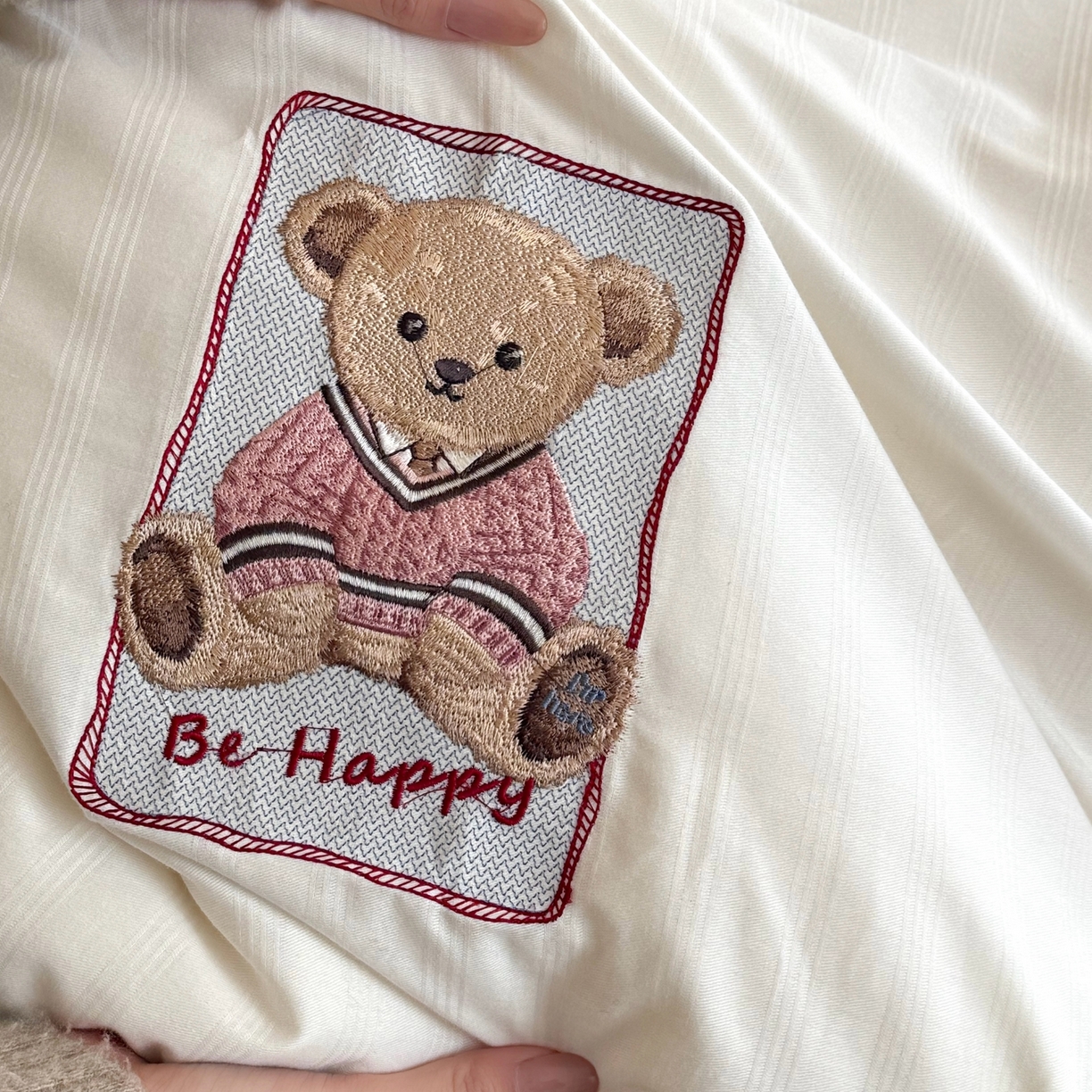 91家纺网 家纺一手货源 找家纺 （总）鹿班家居 2026新款40S全棉小提花55%提花大豆被被子被芯-小熊物语（标准会员-20元）